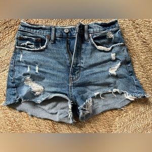 The Mom Short in blue denim
